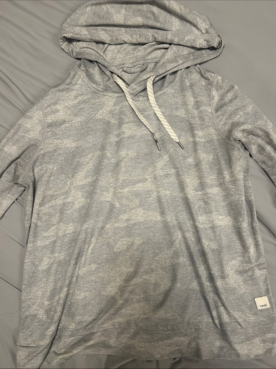 Vuori Tops - Vuori Halo Light Gray/Camp Hooded Long Sleeve Pullover Sweatshirt